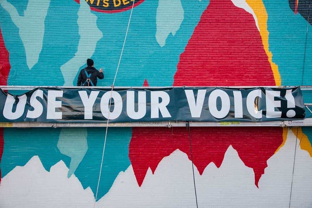 Shepard Faireyのインスタグラム：「Almost done in #Milwaukee. Stay tuned for the completed mural shots! -Shepard  Thank you to the contributing artists:  @Claudiomke @art_build_workers  @dwhitehawk @nikijohnsonstudio  @tom_jones_cax_shep_ska  @tyanna_buie  Local support: @wallpaperedcity  @blackboxfundmke  @keatingkahn  @thepfisterhotel  @bucks  📷: @jonathanfurlong」