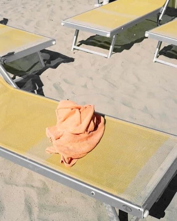 ダニジョーのインスタグラム：「Something for under our slip dress is coming 👀 soon. Wanna guess what it is? 🏖」