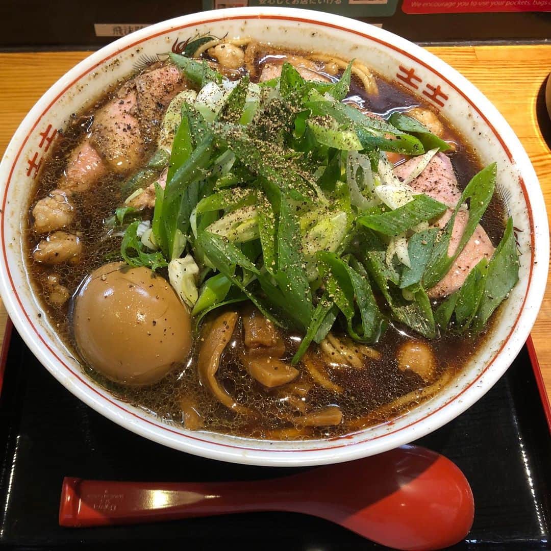 丸山ゴンザレスのインスタグラム：「モツの入ったマルチョウラーメン 最強だな」