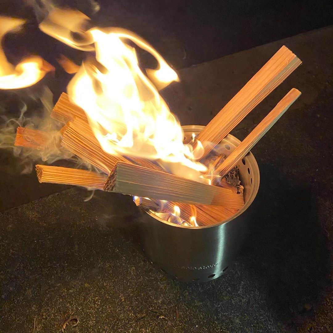 Bunta さんのインスタグラム写真 - (Bunta Instagram)「SoloStove で初焚き火🔥🔥🔥  #solostove #焚き火　#ソロキャンプ」10月14日 14時29分 - buntatf