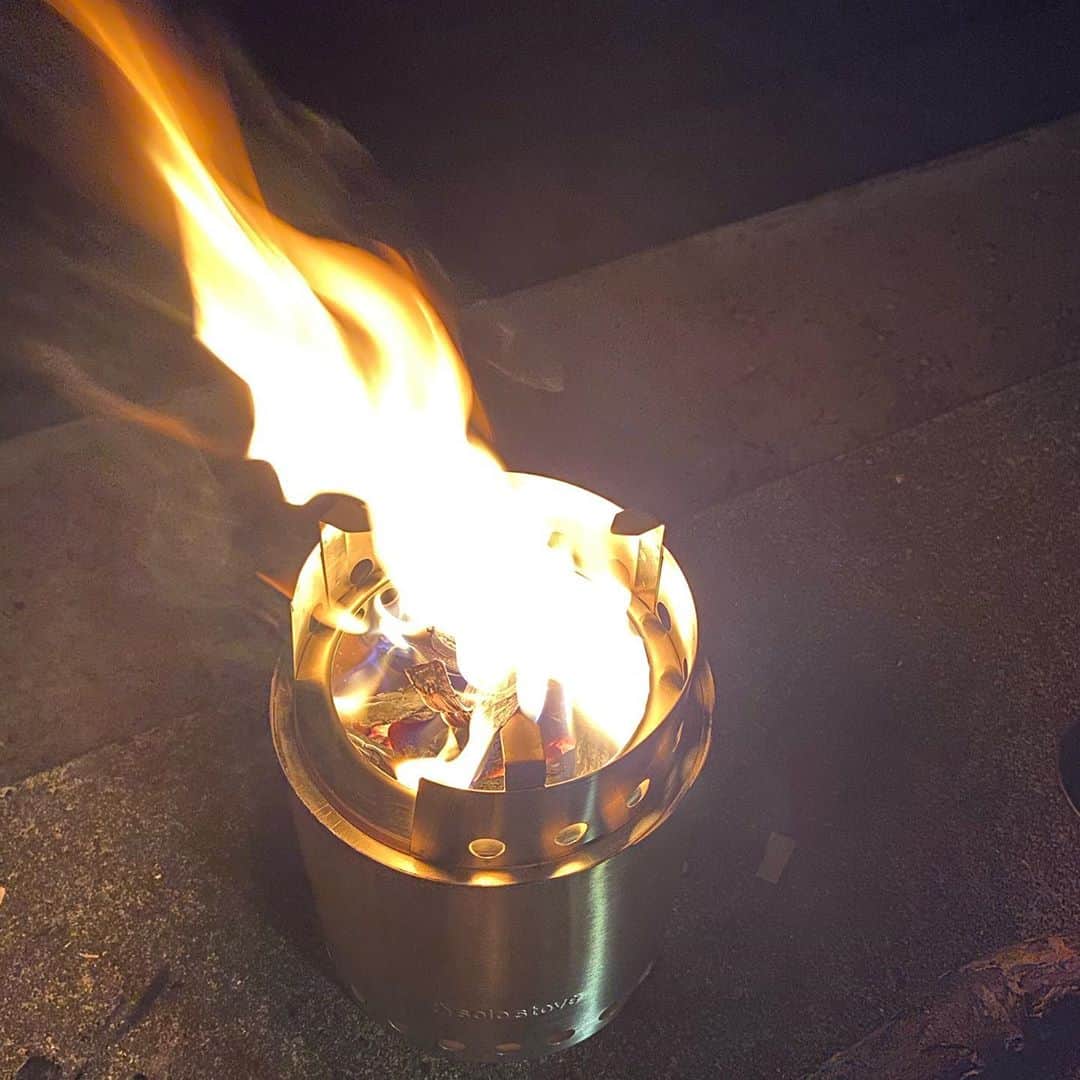Bunta さんのインスタグラム写真 - (Bunta Instagram)「SoloStove で初焚き火🔥🔥🔥  #solostove #焚き火　#ソロキャンプ」10月14日 14時29分 - buntatf