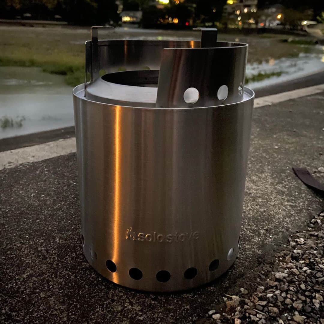 Bunta のインスタグラム：「SoloStove で初焚き火🔥🔥🔥  #solostove #焚き火　#ソロキャンプ」