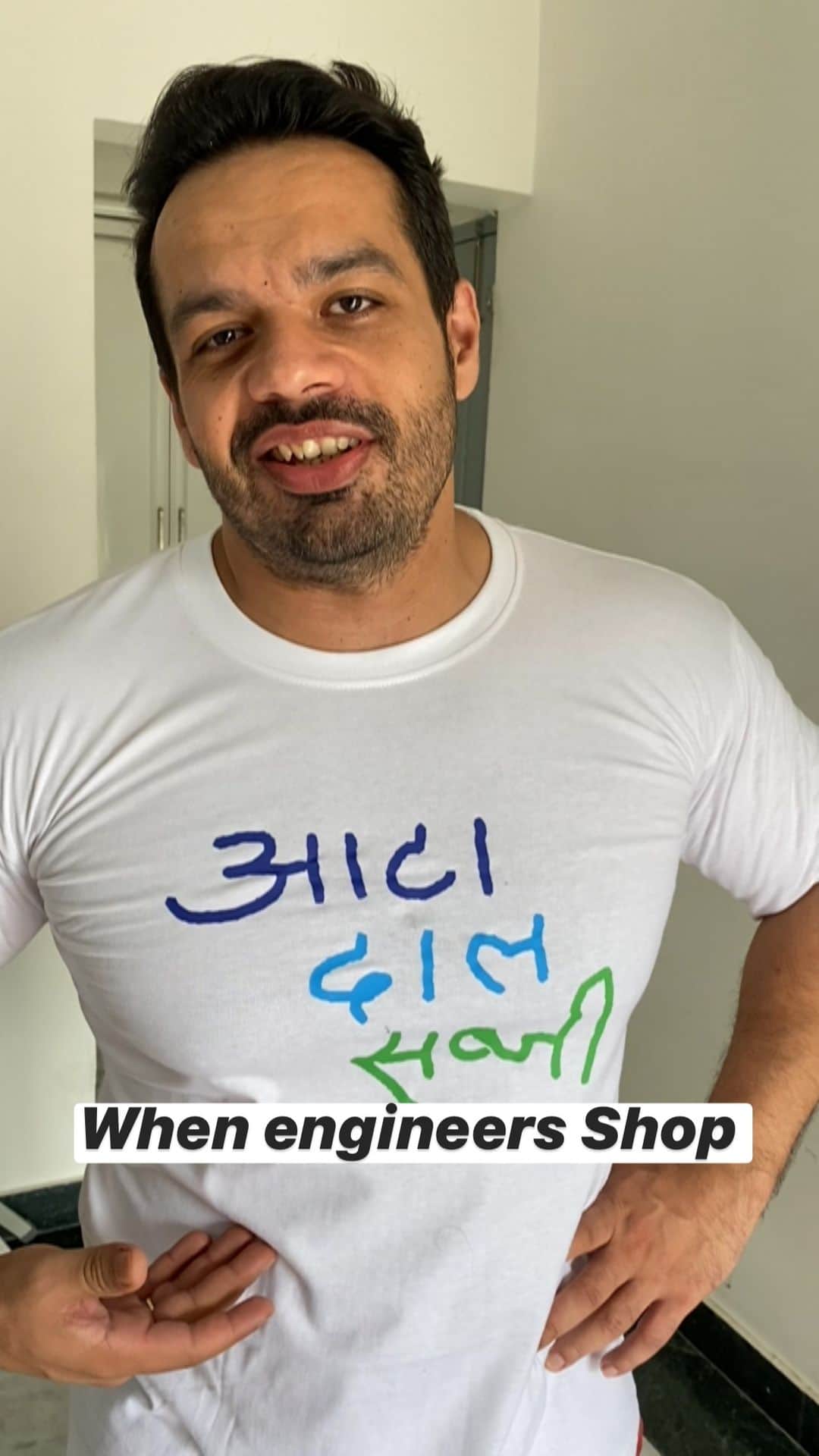 Gaurav Tanejaのインスタグラム：「When I go grocery shopping...  . #Aata #Dal #Sabzi #FlyingBeast」