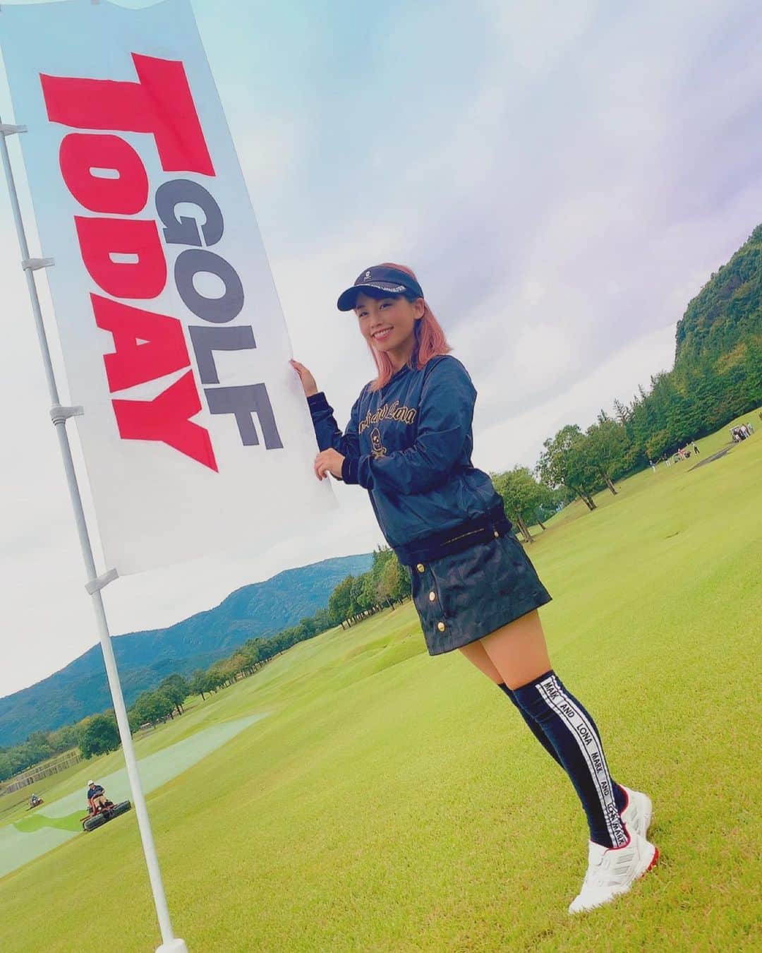 はるまさんのインスタグラム写真 - (はるまInstagram)「バーディーズカップお疲れ様でした💖 GTBCUPで100ギリしたい！と先月言っていたのに90台飛び越えて80台出してしまいました😂 この2ヶ月で急成長してます（笑） 新ペリハマらず4位でしたが、本当にうれしい😭💗  #iomic のグリップに変えてから調子が良いです🤩 IOMICさん、本当にありがとうございます👏  江澤ヘッドプロに報告しに行かなきゃ💗 80台出せたのも、皆様のおかげです✨ 本当にありがとうございました😊😊　　  #ゴルフ #ゴルフ女子 #ゴルフスイング #ゴルフ練習 #ゴルフスイング動画 #golf #golfswing #golftoday #gtbcup #バーディーズカップ」10月14日 14時29分 - 0112haruma
