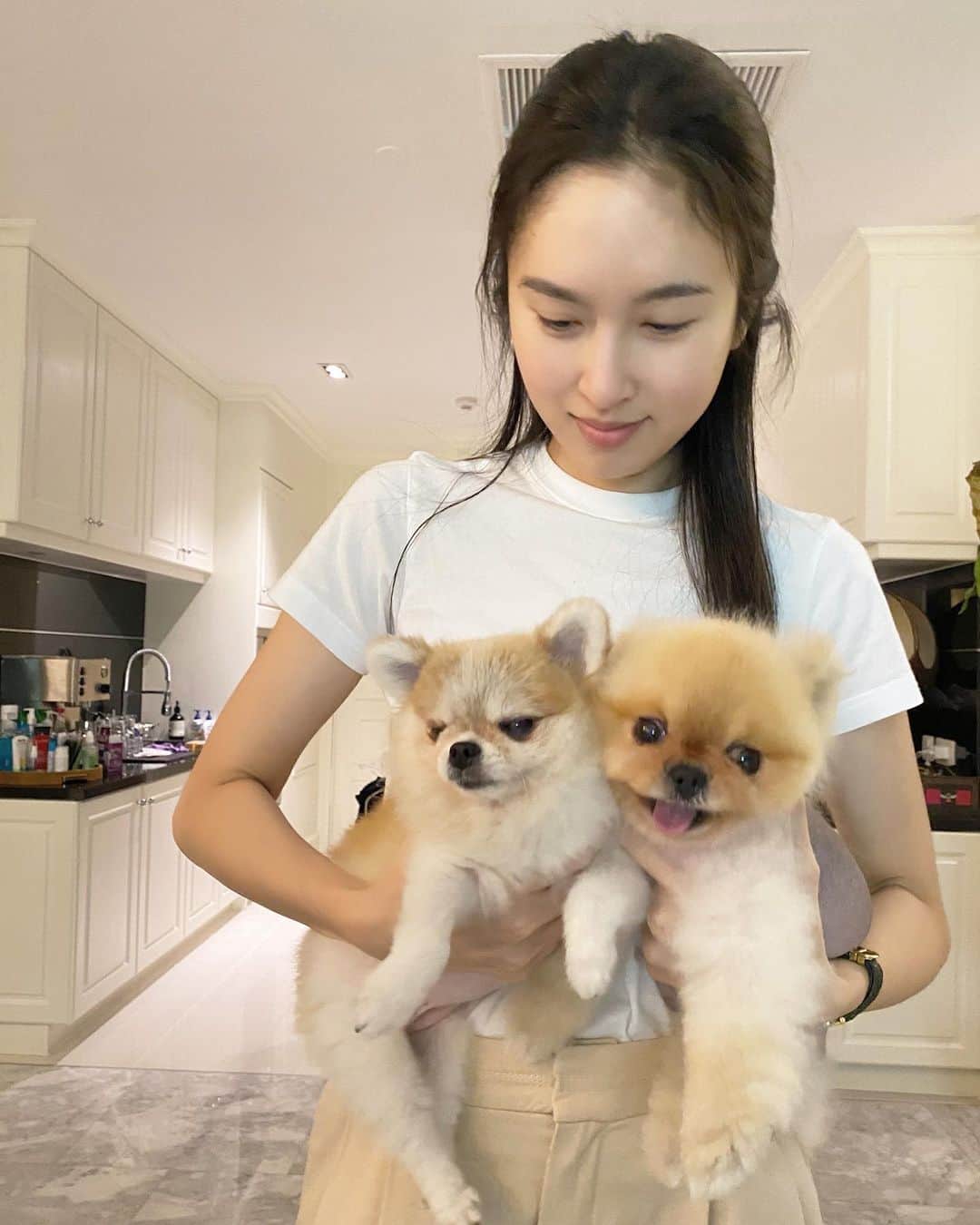 ポーイ・タリーチャダー ペッチャラットのインスタグラム：「Home is where my babies are ❤️.」