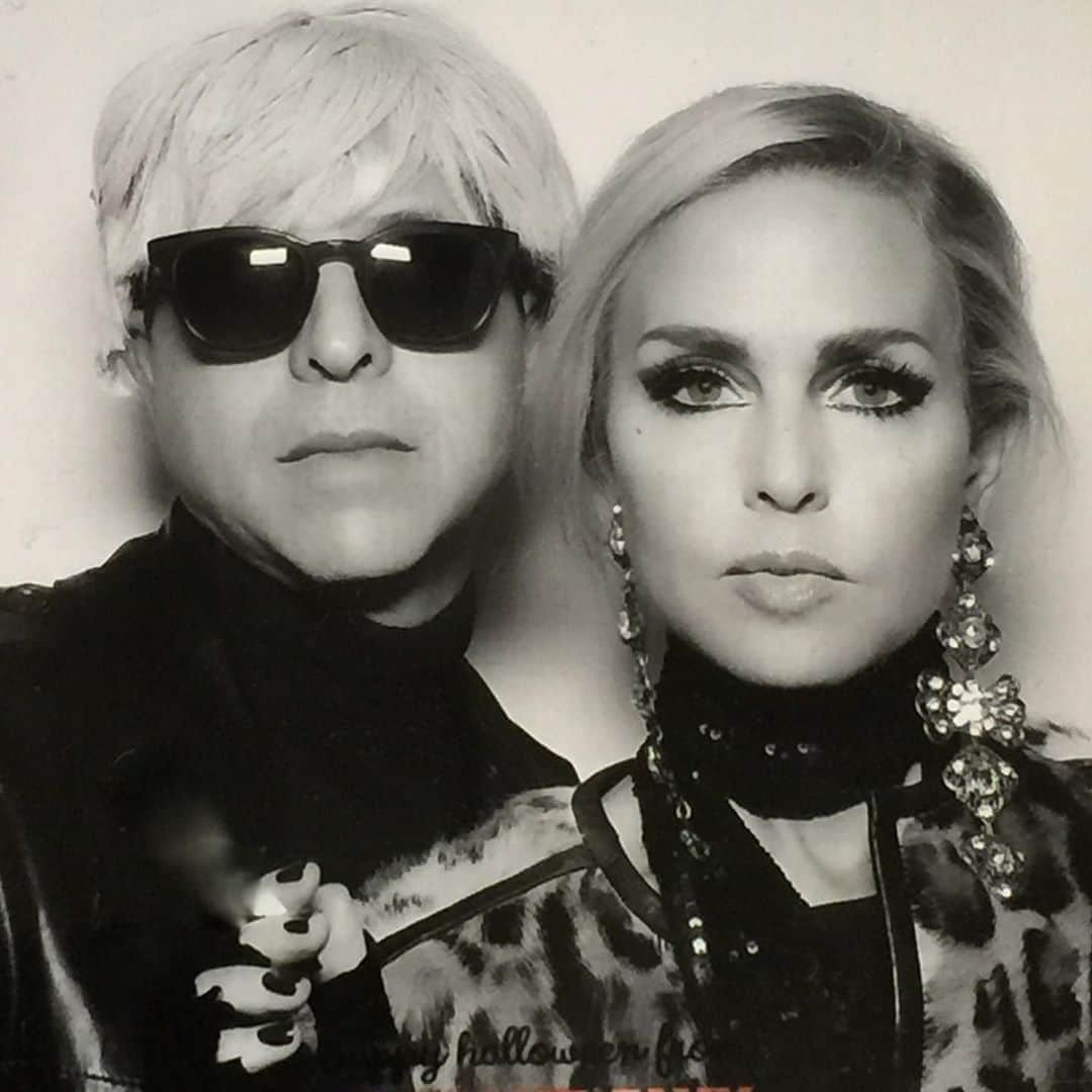 レイチェル・ゾーさんのインスタグラム写真 - (レイチェル・ゾーInstagram)「Getting in my #halloween state of mind .. This was a fun costume and evening with friends I am missing so much 😭  #andywarhol #ediesedgwick 🎃 🖤 @rbermanus」10月14日 12時58分 - rachelzoe