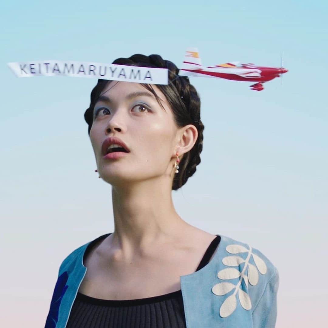 丸山敬太さんのインスタグラム写真 - (丸山敬太Instagram)「#repost @keitamaruyama_official ・・・ ーNewsー﻿ ﻿ KEITA  MARUYAMA × PITTA MASK﻿ コラボレーションショウとしてRakuten fashion weekに参加！﻿ KEITA  MARUYAMA初の映像参加。25年分のアーカイヴを時空を超えてRIMIXされた新鮮なスタイリング。最新の映像テクノロジーを取り入れて表現されるブランドの世界観をたっぷりと味わえる作品になっております。﻿  KEITA MARUYAMA x PITTA MASK 楽天ファッション・ウィーク 東京「Rakuten Fashion Week TOKYO 2021 S/S」  日時：10月16日（金）15時～ URL：https://rakutenfashionweektokyo.com/jp/  是非皆さん、アクセスして新しいKEITA MARUYAMAを見てくださいね！ お見逃しなく！﻿ ﻿ ﻿ ﻿ #keitamaruyama  #rakutenfashionweektokyo #keitamaruyamaxpittamask」10月14日 13時14分 - keitamaruyama