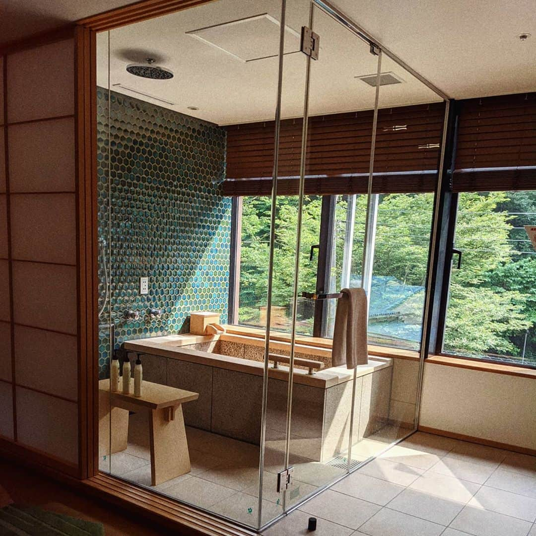 疋田万理のインスタグラム：「Summer was all hustle. The rest of this year I'm willing to spend a little more chill. #Hakone #PrivateBath」