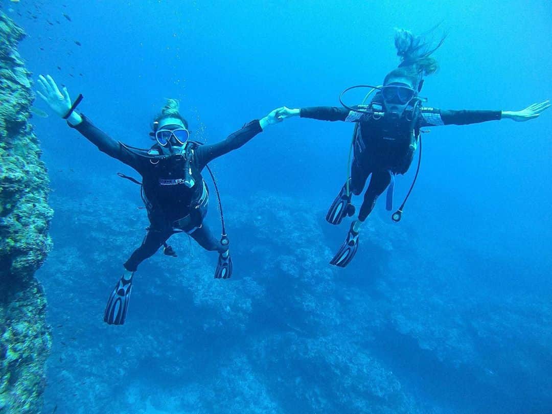 YUCAMAMEのインスタグラム：「北風で行きたかった神殿と沈船には行けなかったけど楽しかった🥰  #ダイビング女子 #スキューバダイビング #与論島 #与論島の海 #ダイバー #ダイビング好きな人と繋がりたい #ダイビング好き #goproのある生活 #gopro #gopro女子 #goprojp #diving #divinglife #divingphoto #tabijyo #beachlover」