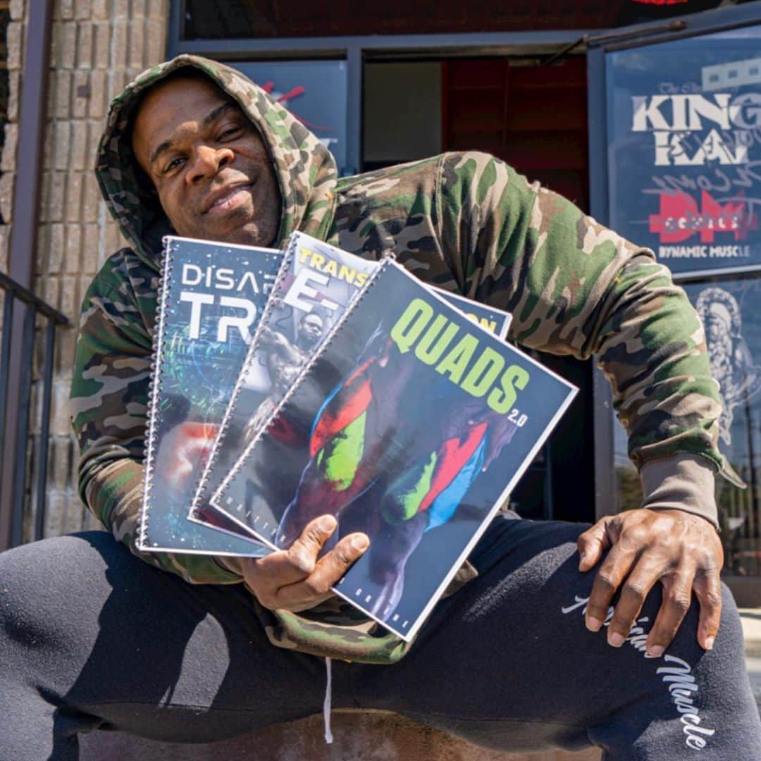 カイ・グリーンのインスタグラム：「🔥GRAB MY NEWEST PROGRAMS!! Get over a years worth of workouts and nutritional reading material we have for going on right now with our new program bundle! We’re talking BUY 5 GET 5 E-BOOKS FREE that are loaded and jammed packed with months and months of workouts and valuable insight I share to help you gain the shape and size you’re going after. I am talking over 250 pages of quality reading material!!  💥CLICK THE LINK IN MY BIO 🔺GO TO: TRAINWITHKAI.COM」