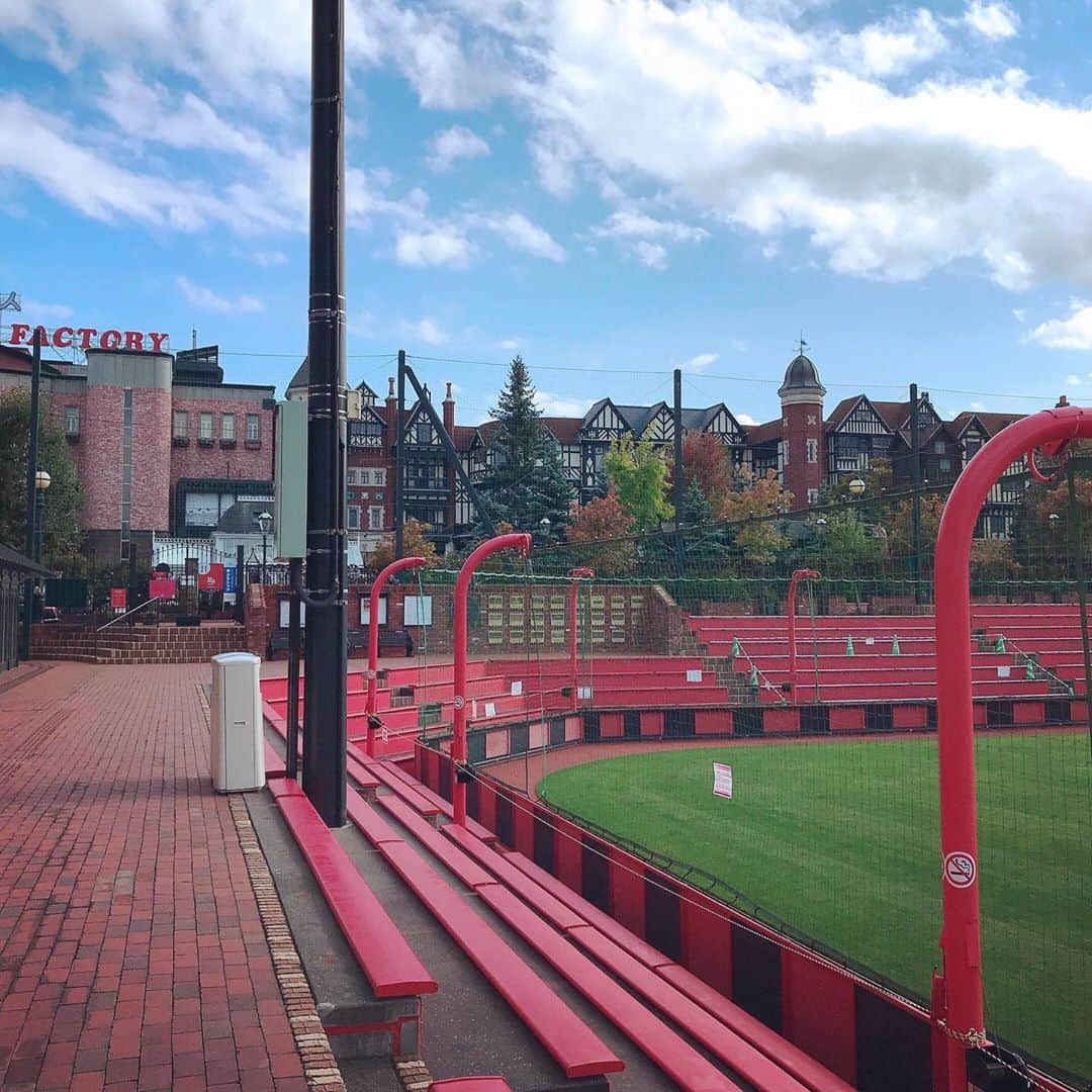 コンサドーレ札幌さんのインスタグラム写真 - (コンサドーレ札幌Instagram)「.............  宮の沢白い恋人サッカー場にて📸 少しずつ紅葉が始まっていました🍁  AWAY名古屋グランパス戦は本日19時30分キックオフです！！応援よろしくお願いいたします！  @shiroikoibitopark #Ｊリーグ #jleague ﻿ #consadole #コンサドーレ﻿ #北海道 #HOKKAIDO﻿ #札幌 #SAPPORO」10月14日 14時05分 - hokkaido_consadole_sapporo