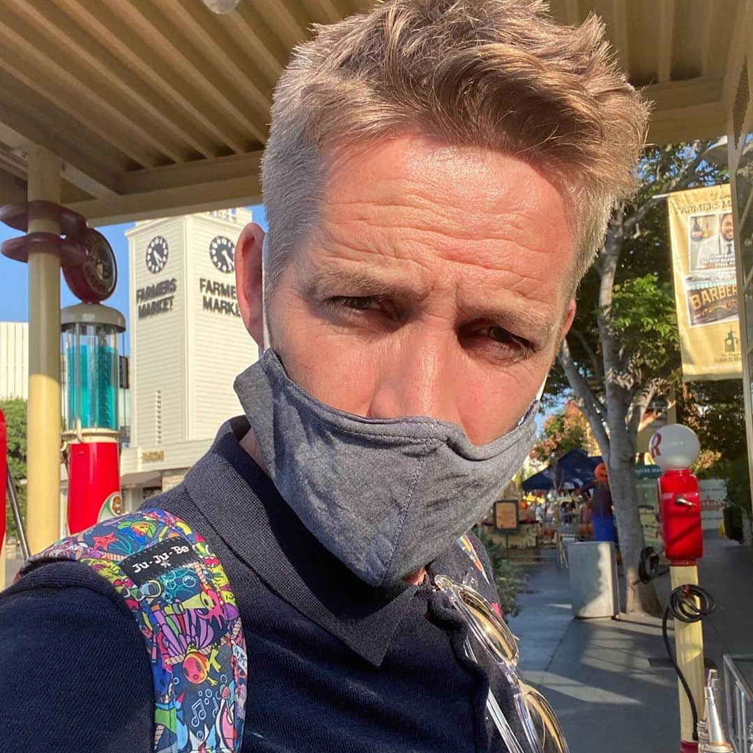 のインスタグラム：「It’s not such a task ,just wear a mask. Try not to be one of those people that have to be asked. Don’t let your friends die because you can’t be arsed.So just wear a flipping mask.... It’s all we ask. Oh & vote.」