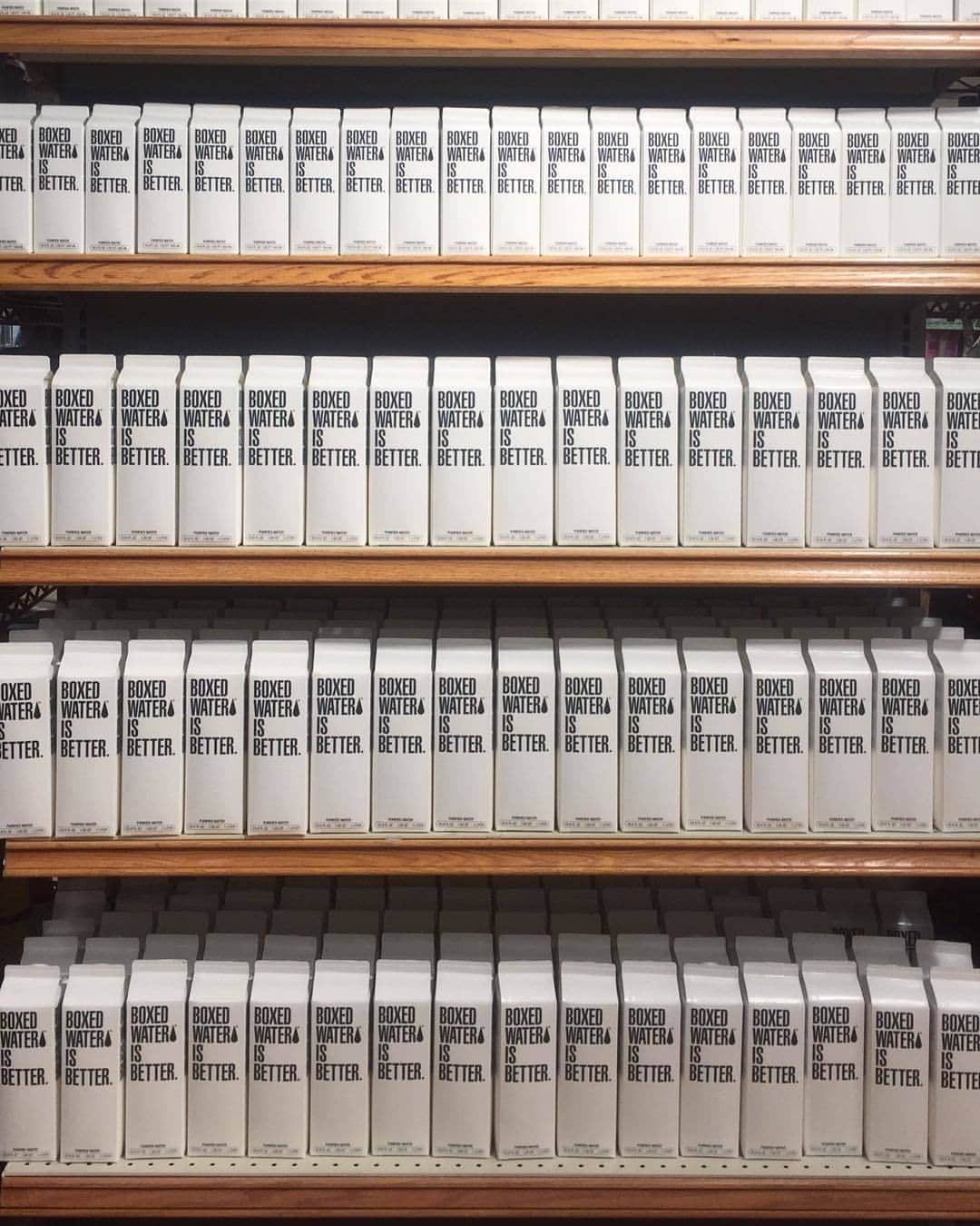 のインスタグラム：「Boxed Water is on @Amazon Prime! Just in time for #PrimeDay ✨Grab 10% off on auto-deliveries of your favorite 12 and 24 packs with the subscribe & save option at check out! Head to the link in our bio to check it out! 🙌 📷: @ellwoodsrva」