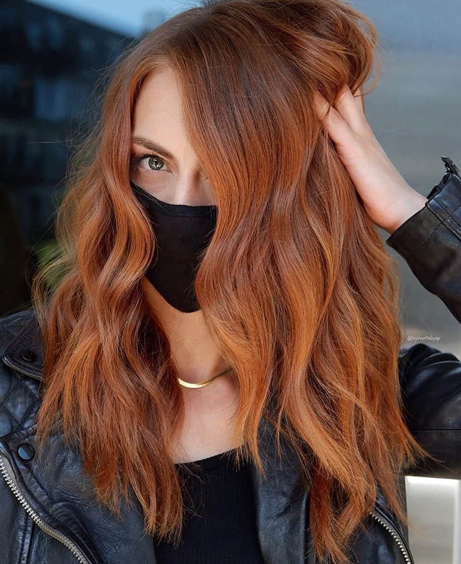 CosmoProf Beautyさんのインスタグラム写真 - (CosmoProf BeautyInstagram)「We don't blame you if you FALL in love with this copper look!🍂 ⁣⁣⁣ ⁣⁣⁣ @topknotbalayage glossed her client's pre-existing balayage with the NEW @wellahairusa Color Touch Auburn Shades 10/34 + a little bit of 8/41.⁣⁣⁣ ⁣⁣⁣ Receive a FREE Wella Color Touch Auburn shade 8/41 with the purchase of any six Wella Professionals Hair Color Tubes at #cosmoprofbeauty where you are #licensedtocreate⁣⁣⁣ ⁣⁣⁣ #repost #wellahair #wellacolor #colortouch  #fallhair #fallhaircolor #autumnhair #redhair #redhead #redheads #redhairs #redhaired #redhaircolor #redhairdontcare #auburnhair  #copperhair #orangehair」10月14日 5時20分 - cosmoprofbeauty