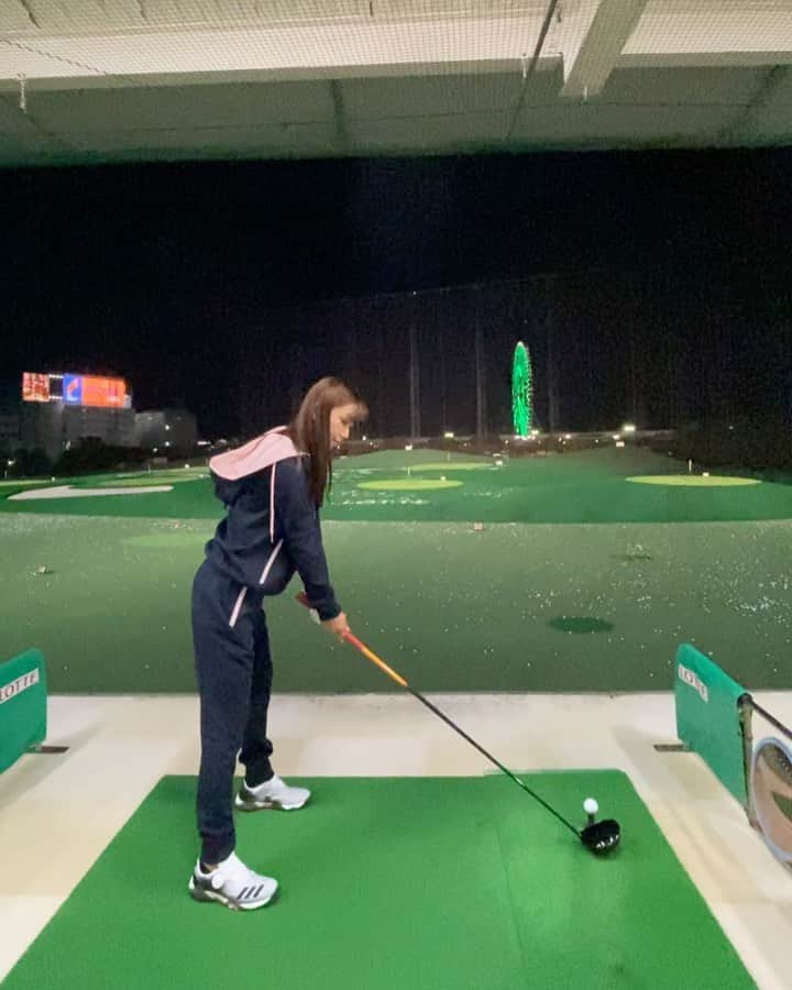 のインスタグラム：「☺︎*･ Lotte after a long absence🌈 ・ 久しぶりのロッテ🎡 ココに来るとドライバーが打ちたくなる🏌️‍♀️💫 ・ 気付いたらもう半年以上行ってなかった😂 ・ ・ #wear @cavalluccio_marino_official #shoes @adidasgolf #driver @forebes_fiyingcat ・ ・ ・ #スライス気味だよ #ゴルフ女子 #ゴルフ #いづみん #いづみんゴルフ #ゴルフウェア #ゴルフ練習 #葛西ロッテ #ゴルフスイング #打ちっぱなし #izumingolf #izumin_golf #golfer #golfgirl #sport #golf #golfswing #fashion #coordinate #골프 #กอล์ฟ #高尔夫球」