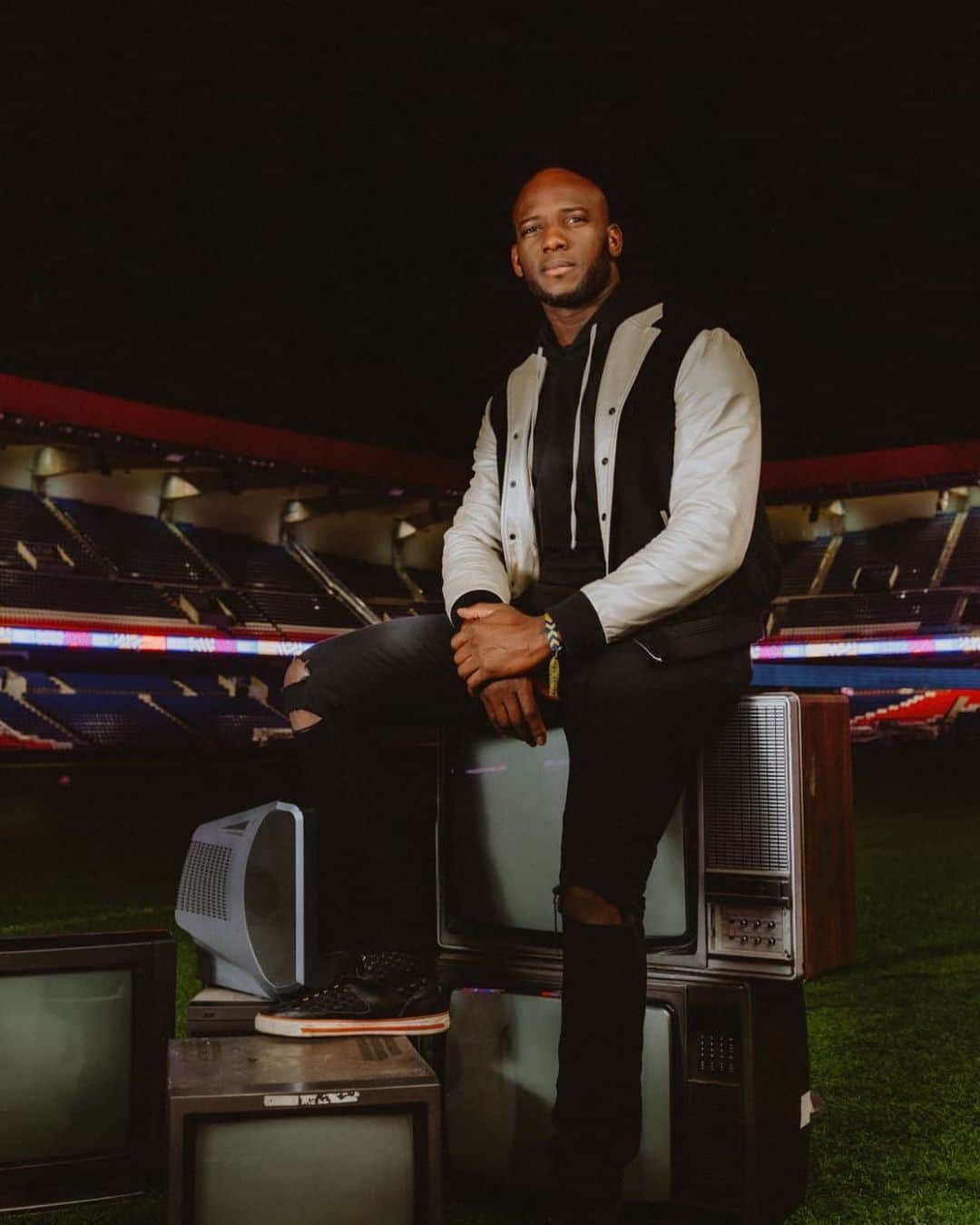 ミカエル・シアニのインスタグラム：「Que de beaux souvenirs dans cette enceinte #ParcDesPrinces #Paris #PSG #FrenchDeal @mosaic75_」