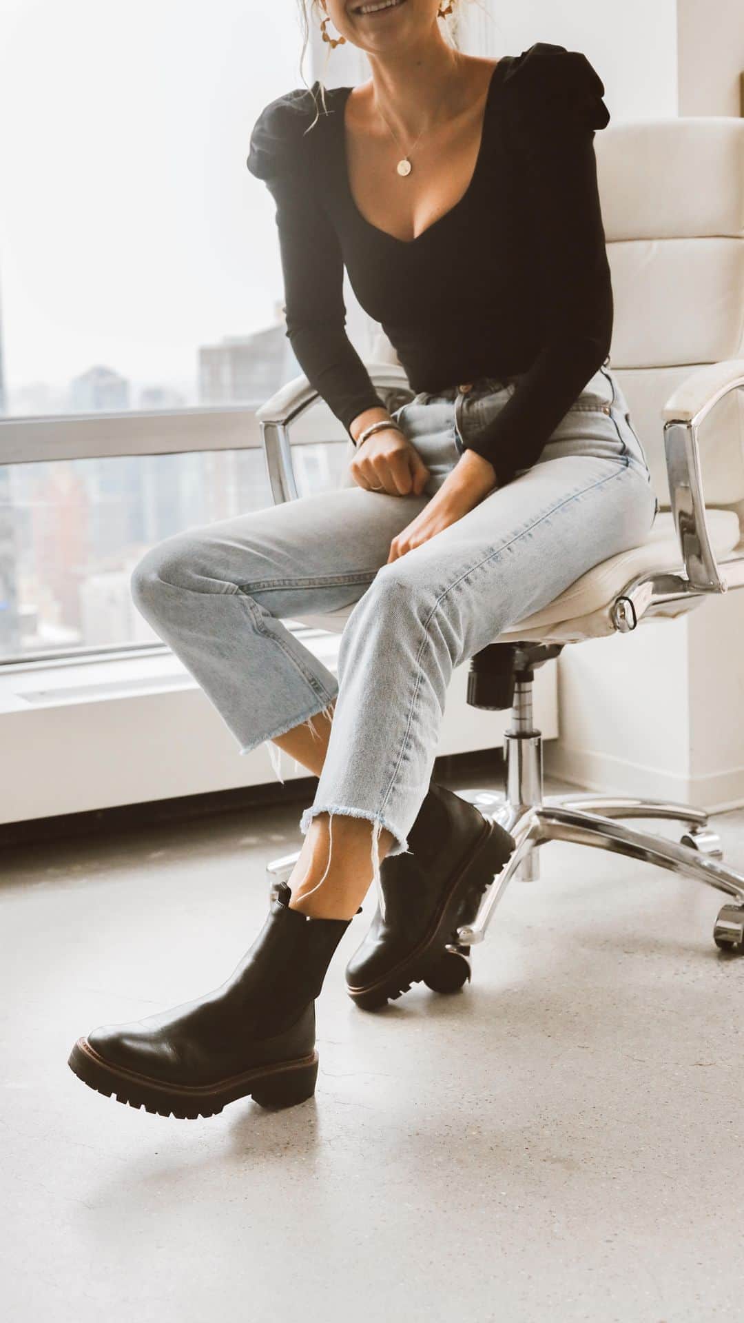 サムエデルマンのインスタグラム：「The LAGUNA.  Our best-selling waterproof lug sole boot will be restocked online soon.... Follow us to stay in the loop 👀  #SamEdelman #Fall2020」