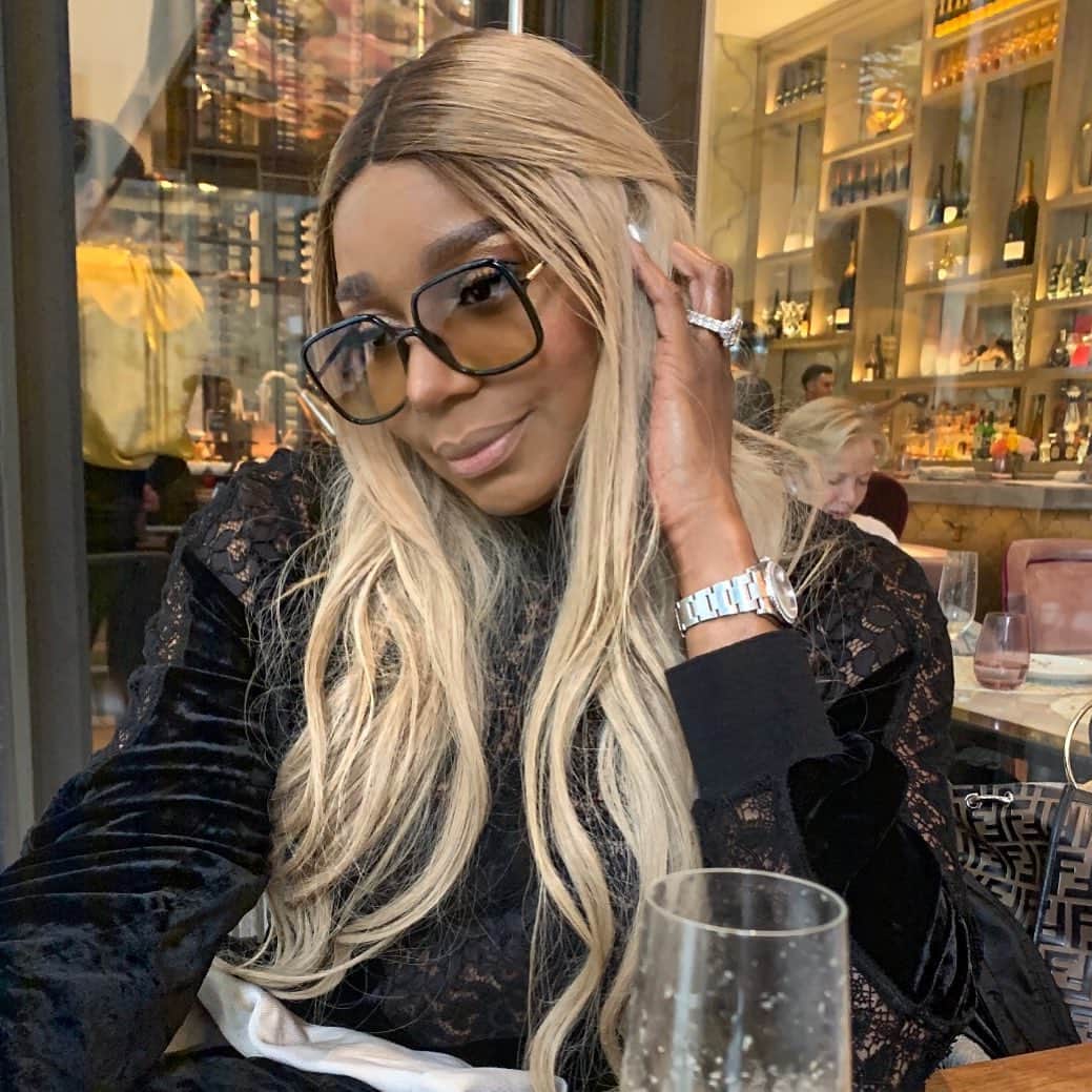 ネネ・リークスのインスタグラム：「Looking at yall comments! Boy people are quick to read something into nothing! I’m focus and in my bag! I promise you that.  Where my entrepreneurs CEO’s and all around boss Ladies Of Success at? We headed to Vegas Nov 6-9th. Join the circle!   entrepreneurial ladies who are eating the fruit of your labor and want a circle of like minded women to have compelling conversations with, fellowship with, level up with, network with, travel with etc. go to www.ladiesofsuccess.com and join the circle or email me booknene@gmail.com PS: this is ONLY for women who are ALREADY in business」