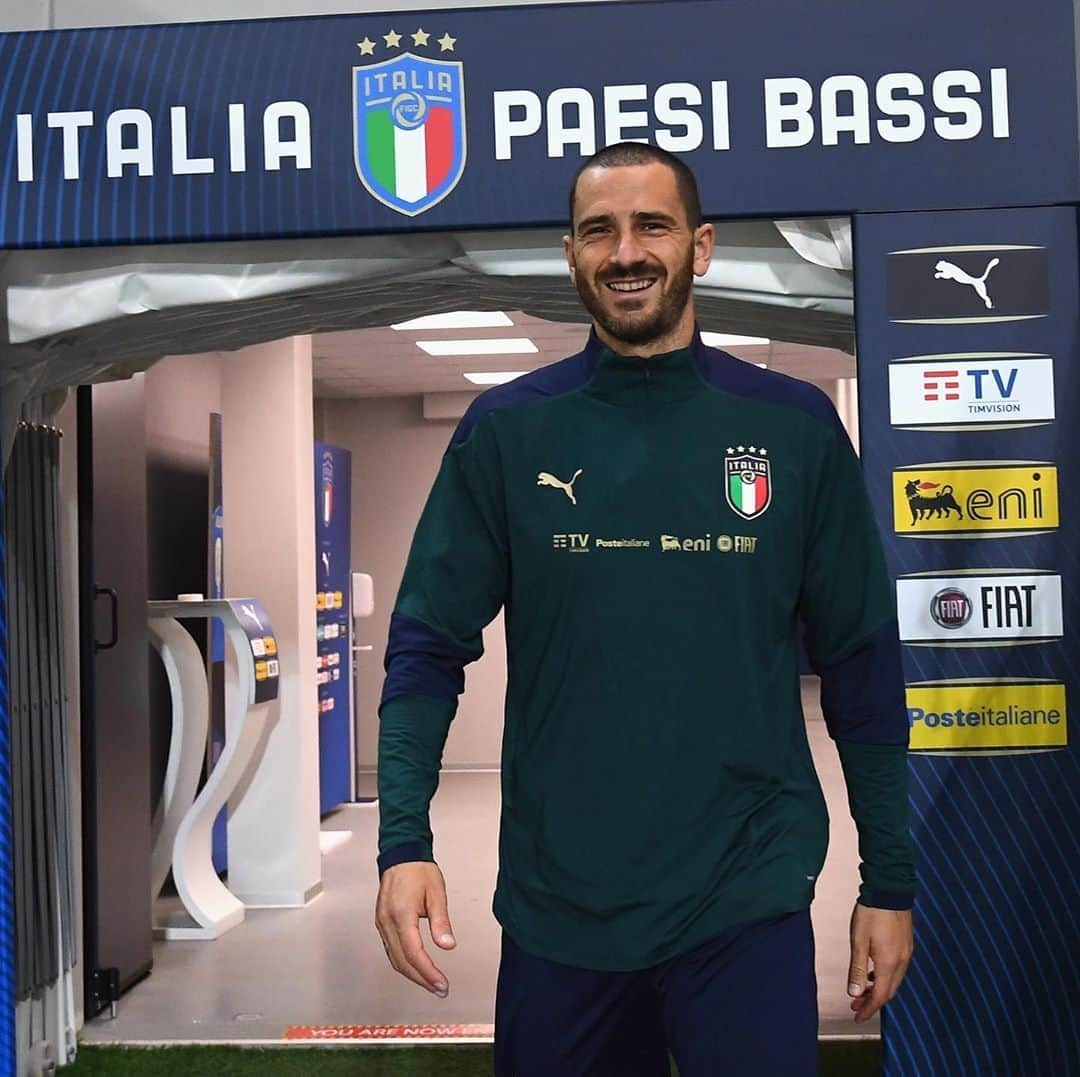 レオナルド・ボヌッチさんのインスタグラム写真 - (レオナルド・ボヌッチInstagram)「Rifinitura in vista di domani 💪🏻#LB19 #VivoAzzurro」10月14日 6時41分 - bonuccileo19