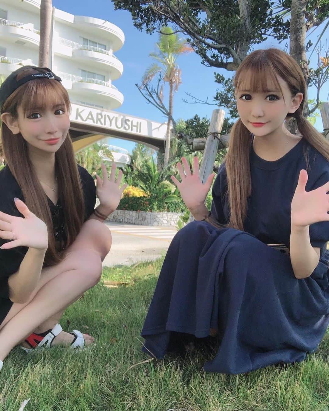 神咲のあのインスタグラム：「.  沖縄旅行に行ってきたよ🐯🌺 . ペーパーゴールドなので 久々の運転緊張したし‪🚙=꒱ 最初ワイパーの出し方分からないし 前日から熱出して旅行中ずっと声が出なかったわ サトウキビ畑の中に携帯忘れちゃうわ...(><)笑🌾 . だけど台風予報だったのに3日間日焼けする位 晴れてくれて☀️朝の6時にはちゃんと起きて、 夜にはお酒飲んでしっかり眠くなって寝る💤！ ていう楽しくて健康的な生活ができたから素敵♩♩ . やっぱり私は晴れ女(∩ˊᵕˋ∩)です笑 久々に行ったけど人がまったりしてて 優しくていいですね☺️楽しすぎた～🌴 .  空港送ってくれたり、こるたんの面倒見て くれた人もどうもありがとう🙇💓お仕事頑張る⚑︎⚐︎ . . . #okinawa #onnason #travel #traveler #trip #travelgram #japan_of_insta #sun #lovers_nippon #drive #summer #beach #pool #resort #spa #orionbeer #hotel #旅行 #沖縄 #沖縄旅行 #恩納村 #女子旅 #かりゆしビーチリゾートオーシャンスパ #タビジョ #リゾート #晴れ女 #ドライブ #シーサー #トラベル #旅行好きな人と繋がりたい」