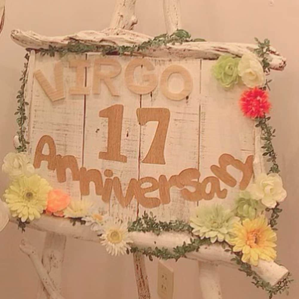 吉山りささんのインスタグラム写真 - (吉山りさInstagram)「17周年のVIRGO へ Go 💇🏼  4人ともカメラ目線☺️☺️🐶☺️笑  3枚目のシェラは私のお膝の上から📸  シェラも星好きなのかなぁ  🌈🌈🌈 いつも パサノバの髪をツルサラに  ありがとうございます🙇🏻‍♀️ @hair_virgo   #virgo #原宿virgo #美容室 #hairsalon #パサノバ からの〜#ツルサラ #💇 #シェラ は安定のかわゆさ💕#animal   #吉山りさ #モデル #model #フリーモデル #フリーランス  結構切ってもらいました🍬   #コロナ対策 #万全 #マスク #😷   #ウィルゴ  いつもありがとうございます🥰」10月14日 7時21分 - oreorerisa