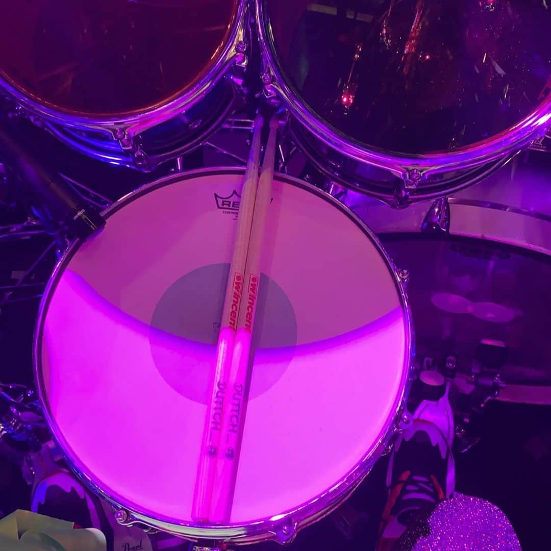 のインスタグラム：「ENDRECHERI LIVE 生配信無事終了🤘  こうして叩けた事に  感謝。  #𖡿 #ENDRECHERI #duttch」