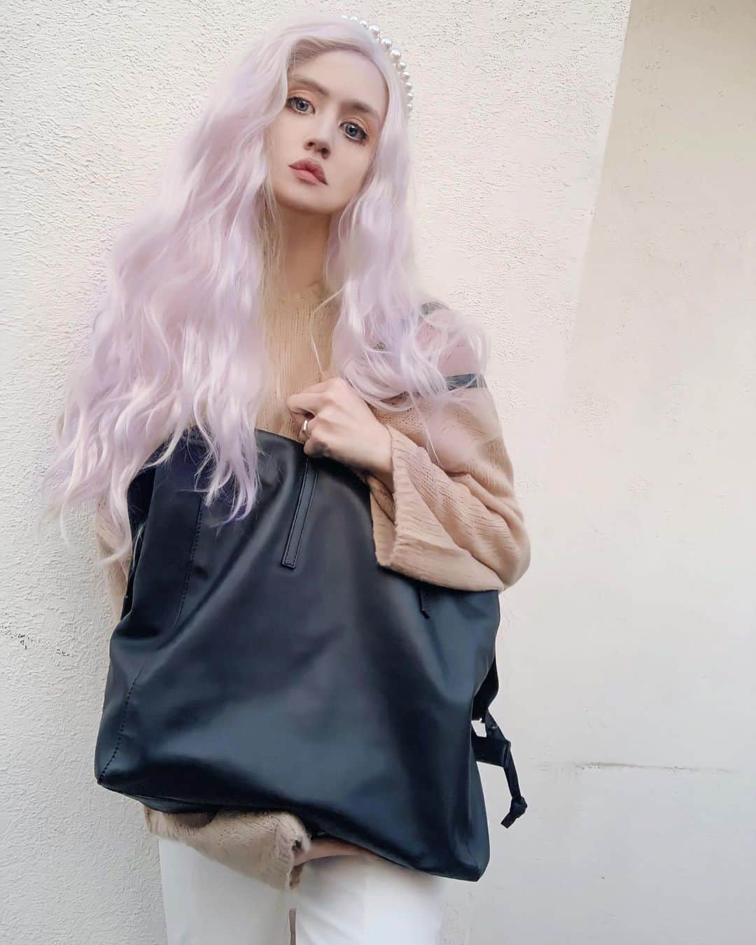 アリソン・ハーバードのインスタグラム：「My new favorite bag @harminstyle & the best part is — every month that donate a portion of their sales to @bisousforleo 💕」