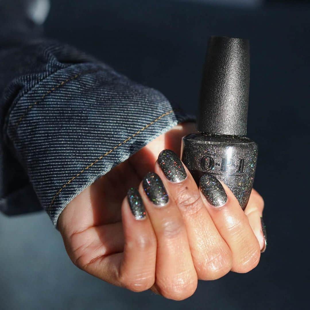 OPIさんのインスタグラム写真 - (OPIInstagram)「#MinimalistChic with #TrendyDenim and #BlackNails. ✨  Shade: #HeartAndCoal Nails by: @nailsbydarlingdarlene   #ColorIsTheAnswer #OPIObsessed #OPIShineBright #OPINailLacquer #HolidayNailTrends #NailGoals #NailInspo #NailTrends #TrendyNails #NYENails #ShimmerNails #HolidayGlamour #BlackMani #BoldMani #EdgyNails #ClassicNails」10月14日 7時40分 - opi