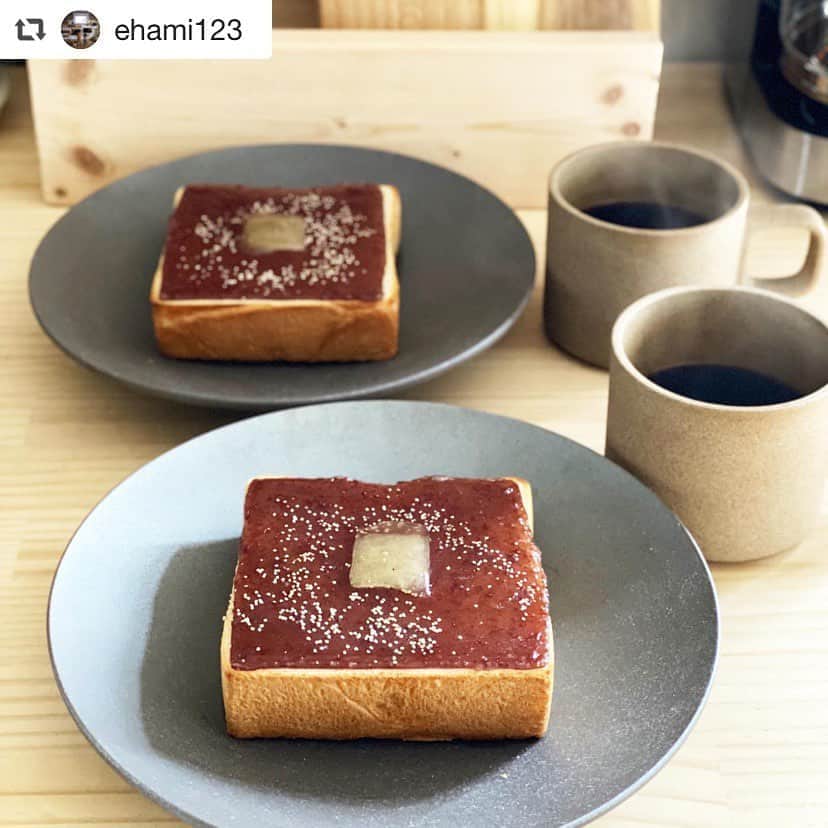 のインスタグラム：「@ehami123 さん、ご紹介ありがとうございます！ スライスようかん、美味しそうですね😍  #repost @ehami123 ・・・  日曜の朝🍞﻿ ﻿ 気になっていた亀屋良長のスライスようかん﻿ 取り寄せてみました✨斬新なアイデアを﻿ 次々生む若女将の方が考えられたそうです️☺️﻿ パッケージもかわいい💕﻿ ﻿ ひさびさに﻿ に志かわも買いました⚘﻿ ﻿ パパがいたのでたまには﻿ ゆっくり朝ごはんಇ ﻿ ﻿ マットな質感が可愛い﻿ SyuRoのDeep Plateは﻿ @northmall_com さんで購入できます﻿ www.northmall.com﻿ ------------------------﻿ ノースモールオープン記念大感謝祭開催中♩﻿ ①ノースモール公式アカウント（@northmall_com)をフォローしてクーポンをGET！﻿ 　フォローしていただいた方から抽選で1000名様に「1000円offクーポン」をプレゼント﻿ ②新規会員登録で送料半額！﻿ ③お買い物した方全員に30%相当のポイント還元！﻿ お得なキャンペーンの詳細は公式アカウントプロフィールでチェックしてみてください⚘﻿ ------------------------﻿ ﻿  #ノースモールサイト #ノースモール #ノースモール公式アンバサダー  #インテリア #シンプルインテリア #インテリアショップ #暮らしの道具 #暮らしを楽しむ #丁寧な暮らし #上質な暮らし #雑貨 #インテリア雑貨 #生活雑貨 #お洒落雑貨 #北欧インテリア#お皿#食器 #プレート #syuro #キャンペーン実施中」