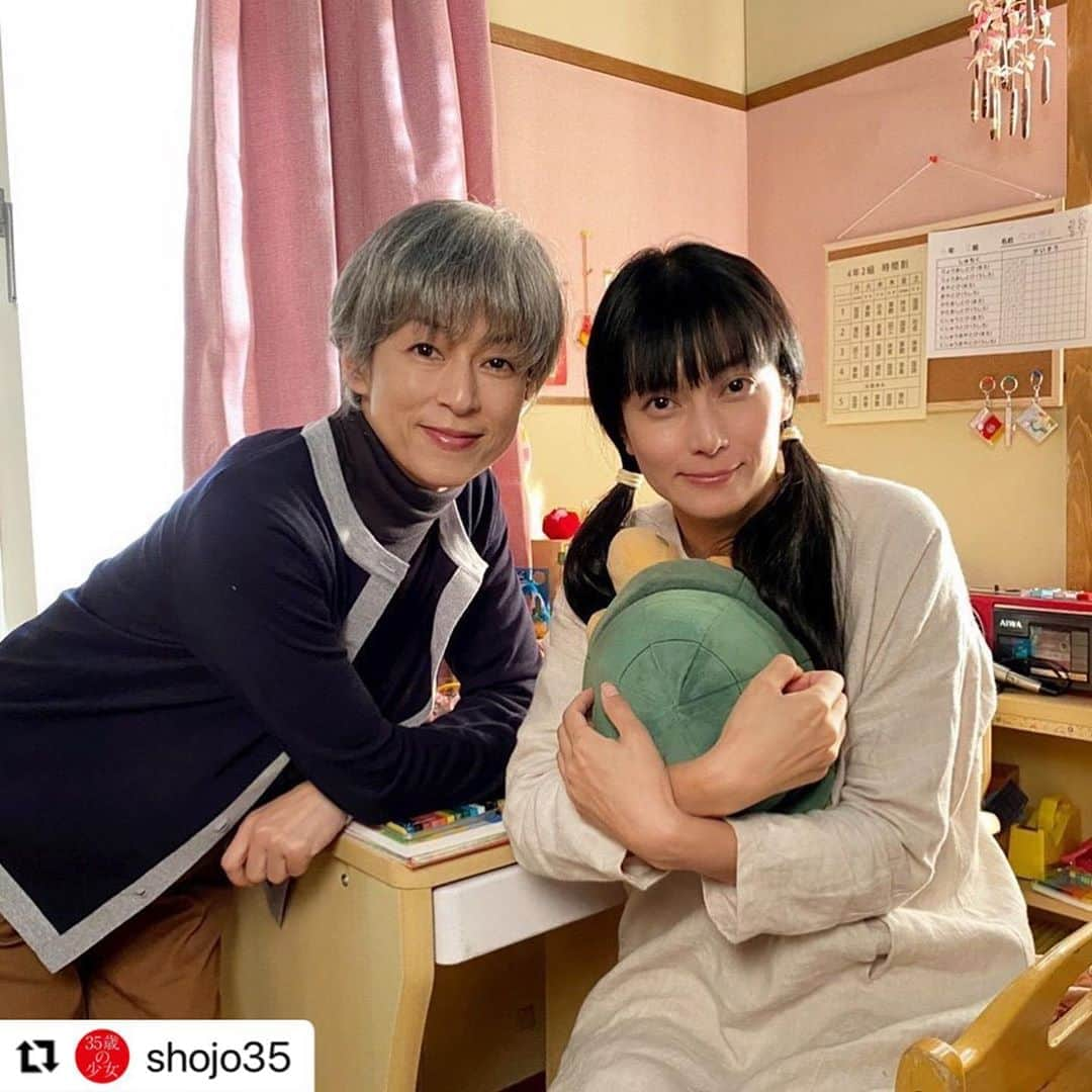 鈴木保奈美さんのインスタグラム写真 - (鈴木保奈美Instagram)「ちょっと似てるって言われていて、うれし🥰  #Repost @shojo35 with @make_repost ﻿  #三十五歳の少女﻿ #35歳の少女﻿ #日テレ﻿ #柴咲コウ﻿ #鈴木保奈美﻿ #デデ」10月14日 7時54分 - honamisuzukiofficial