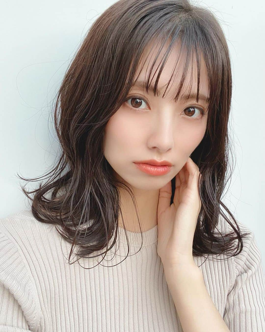 橘沙奈さんのインスタグラム写真 - (橘沙奈Instagram)「* 切って染めました‪💇‍♀️ ‬秋だから暗めのカラー🌰！ * ✂︎ @ogamiksk  ありがとうございました😊 * * * * * * * * * * * * * * * * * * * * * * #美容室 #game #原宿 #表参道 #ヘアアレンジ #ミディアムヘア #シースルーバング #hairsalon #hair #cut #💇‍♀️」10月14日 8時03分 - an.an.0706