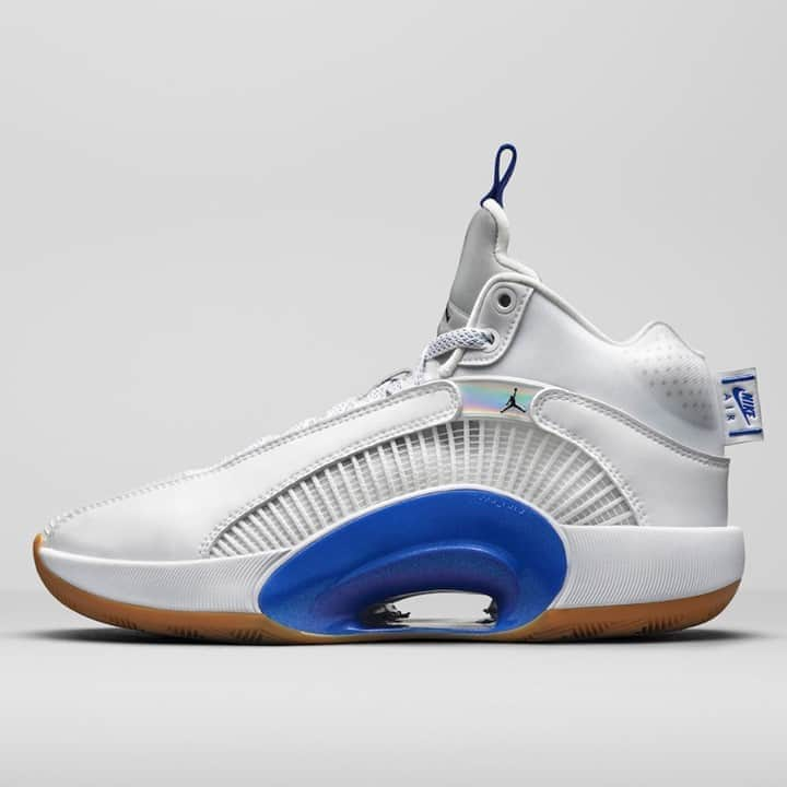 Sneaker Newsさんのインスタグラム写真 - (Sneaker NewsInstagram)「The Air Jordan XXXV rounds out the upcoming Sisterhood collection by @jumpman23 with a clean and simple application of the white/royal colorway. For a closer look, tap the link in our bio.」10月14日 9時01分 - sneakernews