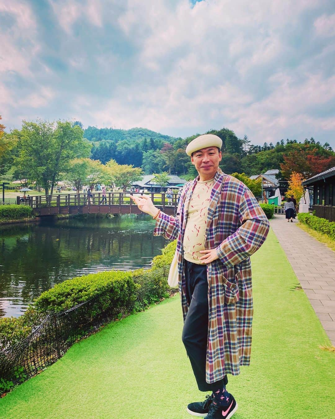 美川憲二さんのインスタグラム写真 - (美川憲二Instagram)「故郷群馬は日本一の道の駅‼️川場田園プラザさんでリフレッシュ〜☺️😊🌳🌳🌳🍀🍀🍀☘️☘️🍁🍁🍁🍂🍂🍂  広大な敷地と緑と美味しい空気が最高に気持ちよかぁ〜🥰🌳🌳🍀🍀🍀☘️☘️🌾🌾🌾🌾🌾🌾💕💕💕💓💓💕💕 #川場田園プラザ #日本一の道の駅に選ばれました  #群馬のふるさと大使の美川憲二がご紹介 #最高に気持ちいい #癒しの空間  #ルンルン気分  #美川憲二 #沖田陽向子  #ものまね」10月14日 14時31分 - mikawakenji