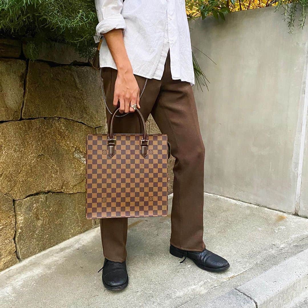 Vintage Brand Boutique AMOREさんのインスタグラム写真 - (Vintage Brand Boutique AMOREInstagram)「Louis Vuitton Damier Venice PM  📌This item is not on the webstore, please send us a direct message to purchase.  ✈️Free Shipping Worldwide 📩DM for more info ➡️info@amorevintagetokyo.com   #amoretokyo #amorevintage #amoregentleman #アモーレジェントルマン #アモーレ #louisvuitton #vintagelouisvuitton #ルイヴィトン #ヴィンテージルイヴィトン #mensfashion #mensfashionpost #mensstyle #menswear #mensbag #mensbags #mensfashion #mensfashionpost #mensfashions #fashionmen #menswear #menstyle #mensclothing #menfashion」10月14日 14時34分 - amore_tokyo