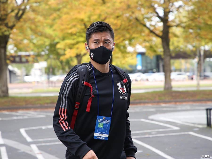 日本サッカー協会さんのインスタグラム写真 - (日本サッカー協会Instagram)「【2020.10.13 Match Photo①📸】  国際親善試合 ⌚10/13（火）23:45KO（日本時間） 🆚コートジボワール🇨🇮 📍Stadion Galgenwaard  GK 23 #シュミットダニエル DF 3  #室屋成 16 #冨安健洋 22 #吉田麻也 MF 4  #中山雄太 6  #遠藤航 7  #柴崎岳 9  #鎌田大地 14 #伊東純也 17 #久保建英 FW 24 #鈴木武蔵  (SUB) GK 1  #川島永嗣 12 #権田修一 DF 2  #植田直通 13 #板倉滉  19 #酒井宏樹 20 #安西幸輝 21 #菅原由勢 MF 8  #原口元気 10 #南野拓実 11 #堂安律 25 #三好康児  監督 #森保一  #daihyo #jfa #SAMURAIBLUE #新しい景色を2022」10月14日 9時15分 - japanfootballassociation