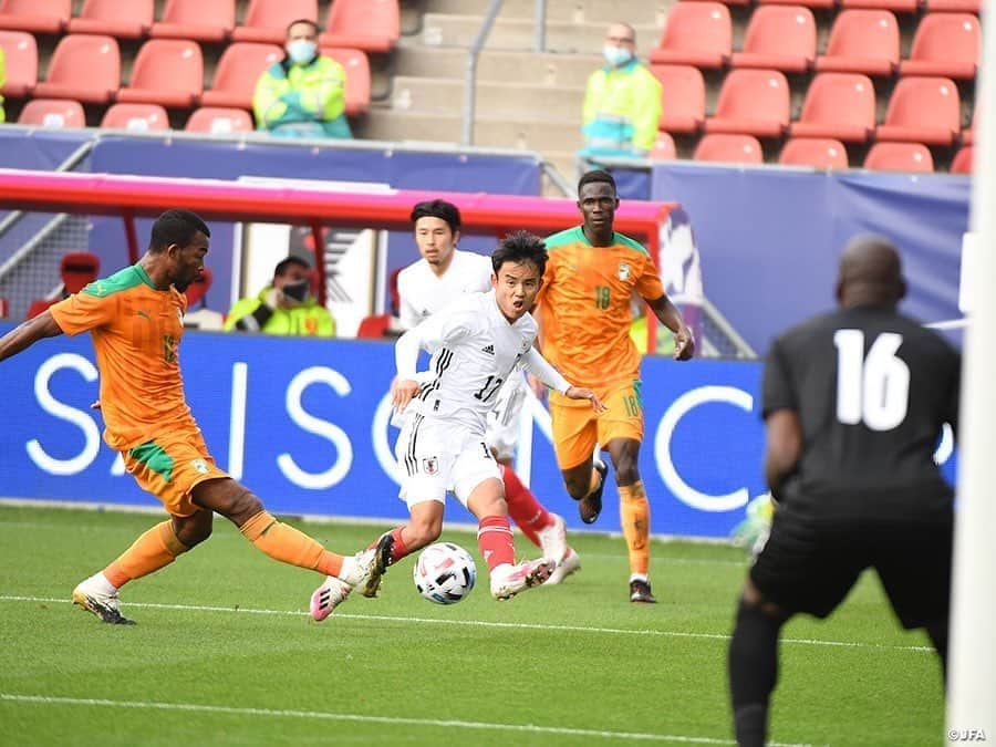 日本サッカー協会さんのインスタグラム写真 - (日本サッカー協会Instagram)「【2020.10.13 Match Photo②📸】  国際親善試合 ⌚10/13（火）23:45KO（日本時間） 🆚コートジボワール🇨🇮 📍Stadion Galgenwaard  GK 23 #シュミットダニエル DF 3  #室屋成 16 #冨安健洋 22 #吉田麻也 MF 4  #中山雄太 6  #遠藤航 7  #柴崎岳 9  #鎌田大地 14 #伊東純也 17 #久保建英 FW 24 #鈴木武蔵  (SUB) GK 1  #川島永嗣 12 #権田修一 DF 2  #植田直通 13 #板倉滉  19 #酒井宏樹 20 #安西幸輝 21 #菅原由勢 MF 8  #原口元気 10 #南野拓実 11 #堂安律 25 #三好康児  監督 #森保一  #daihyo #jfa #SAMURAIBLUE #新しい景色を2022」10月14日 9時23分 - japanfootballassociation