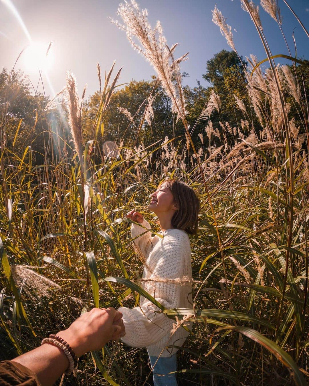 近藤あやさんのインスタグラム写真 - (近藤あやInstagram)「秋を、一番感じてる秋🍁  さぁ、バンライフ２6日目です！！ (いつまでやるの？笑) ⠀ いまは、別海を出て、北見にいます🦊 まだまだ終わって欲しくないほど バンライフが心地よい。  毎日、窓の外が違う景色。 走るどこでもドアです。笑  #秋 #autumn #gopro #goprojp #goprohero9 #hokkaido #北海道 #バンライフ #vanlife #車中泊 #北海道旅行 #ニセコ #niseko」10月14日 9時29分 - doraemontoaya