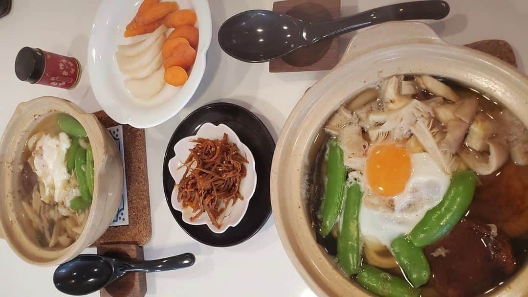 桃井かおりさんのインスタグラム写真 - (桃井かおりInstagram)「鍋焼うどん。アワビ茸ってはじめて知ったがこれが最高で😆香りも新しい🙄次は網焼きで❗オリーブ炒めで❗️茸鍋で❗頂きた〜い‼️ #la暮らし #かおり飯 #まだまだおうち時間」10月14日 9時49分 - kaori_momoi