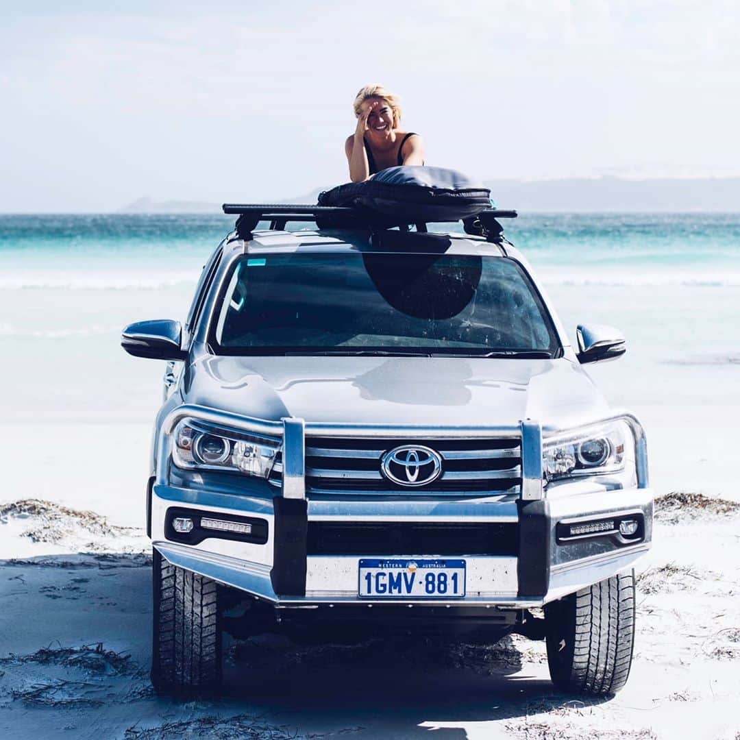 Toyota Australiaのインスタグラム：「Whether you’re popping down for a morning paddle or making a bigger trip of it, make sure your boards are safely secured by using Toyota Genuine roof racks. #ToyotaGenuineAccessories #ToyotaHiLux」