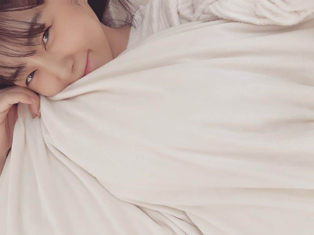 佐藤夢さんのインスタグラム写真 - (佐藤夢Instagram)「ベッドカバー変えて気持ちよふぎて…あぁ。幸せ🤤☺️」10月14日 9時54分 - dreamsatoo