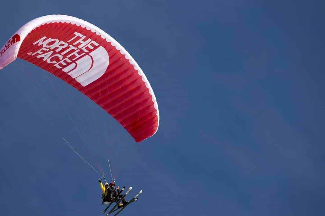 江本悠滋さんのインスタグラム写真 - (江本悠滋Instagram)「Air taxi after perfect ski day   #paragliding #parapente #skis #tateyama #japanalps #tnf #ozoneparagliders   Photographer : @fujimakisho」10月14日 10時01分 - emoto_yuji