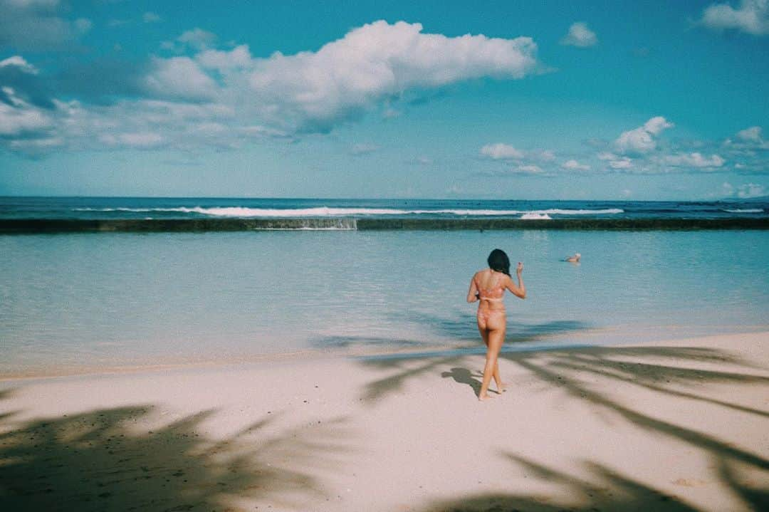 Amanda Kutakaのインスタグラム：「Waikiki, in the time of covid w/ @alyssawooten」