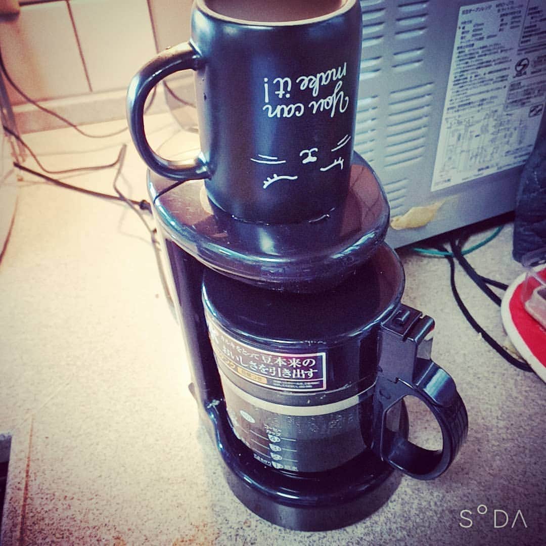 松本隆博のインスタグラム：「。 コーヒードリップ時に カップを温めたくなる 季節になって来ました。 …秋って短いよね、、 冬はすぐ来るよ。 ～人生遊歩道～」