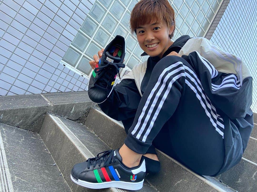 のインスタグラム：「adidas🌈📸👟  #スーパースター  #adidasSUPERSTAR #createdwithadidas  @adidastokyo」