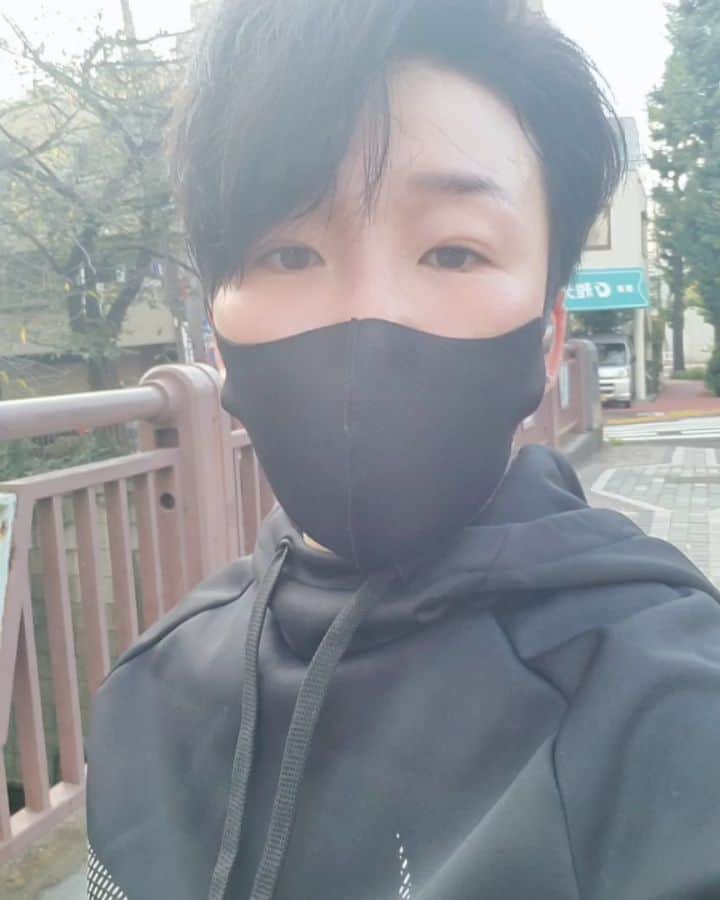 のインスタグラム：「부지런히 아침에 나와서 달리면 이른아침의 여유로움으로 하루를 시작하는 사람들을 본다.  그 여유로움이 나에게도 전달이 되어진다. 좋다.#goodmorning☀️」
