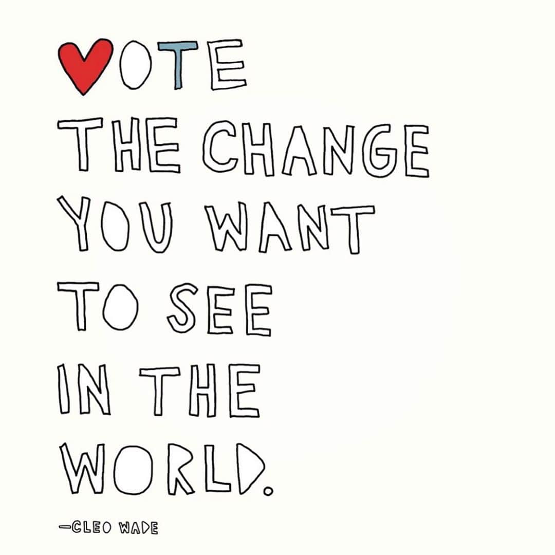 グレイシー・ドジーニーさんのインスタグラム写真 - (グレイシー・ドジーニーInstagram)「all the cool kids are doing it #VOTE @votesaveamerica」10月14日 10時35分 - iamgraciedzienny