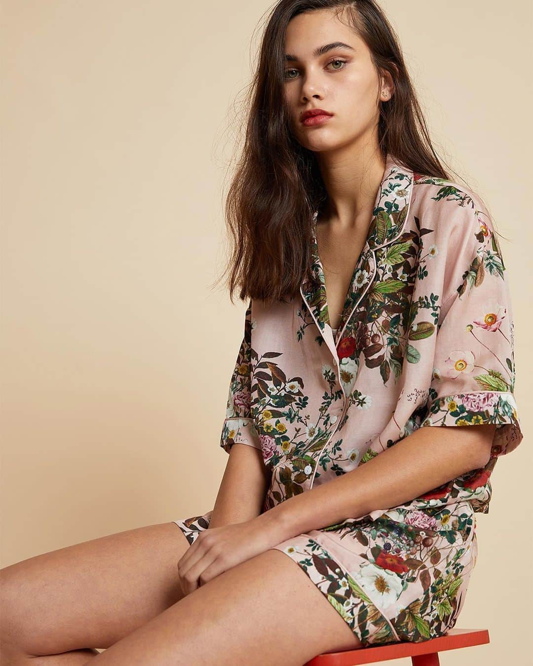 のインスタグラム：「Dreamers unite, for @PapinelleSleepwear x Karen Walker is back with a new collection! Combining Papinelle’s sleepwear expertise with our Love Letter and Spliced Ivy prints on divine silk and silk cotton for the best night’s sleep.」