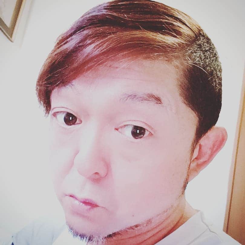 松本隆博のインスタグラム：「。 髪の毛だいぶん伸びてきた。  一句(~0~)！  努力なく… 頑張らなくても… 伸びるんだ…  松本山頭歌」