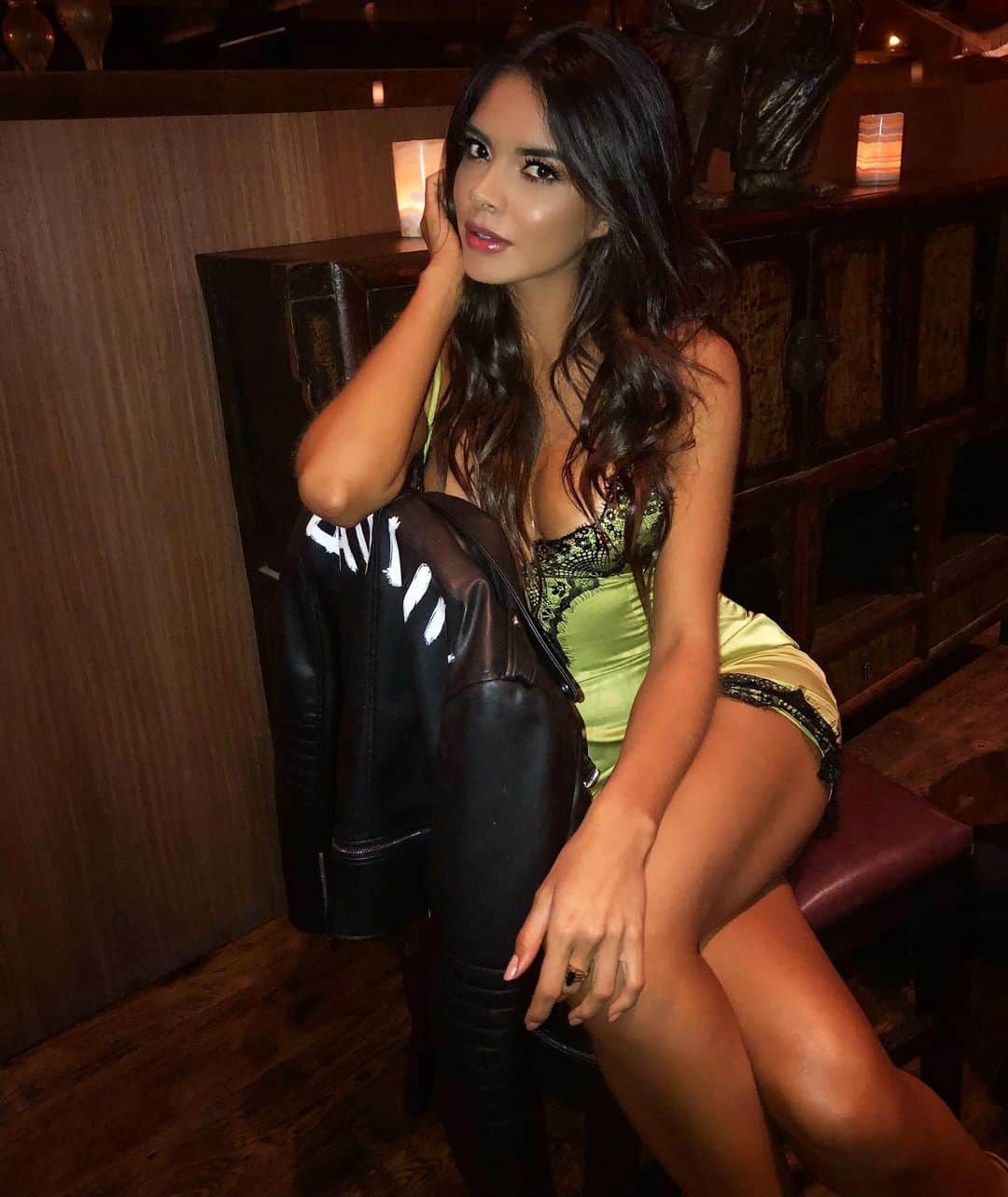 パオラ・ポーリンのインスタグラム：「The most beautiful thing you can wear is confidence! what are you most confident about ? 😄 - Jumping from being a diplomatic working for the Colombian government to become an actress was a huge challenge.  - Besides discipline it takes confidence and believing in everything you do so you can lead and empower others. 💚 - ¡Lo más hermoso que puedes usar es la confianza en ti mismo! ¿En qué aspecto de tu vida te sientes confidente?😄 - Pasar de ser una diplomática que trabajo para el gobierno colombiano a convertirme en actriz fue un gran desafío. - Además de la disciplina, se necesita confianza y creer en todo lo que haces para poder liderar y empoderar a otros.💚」