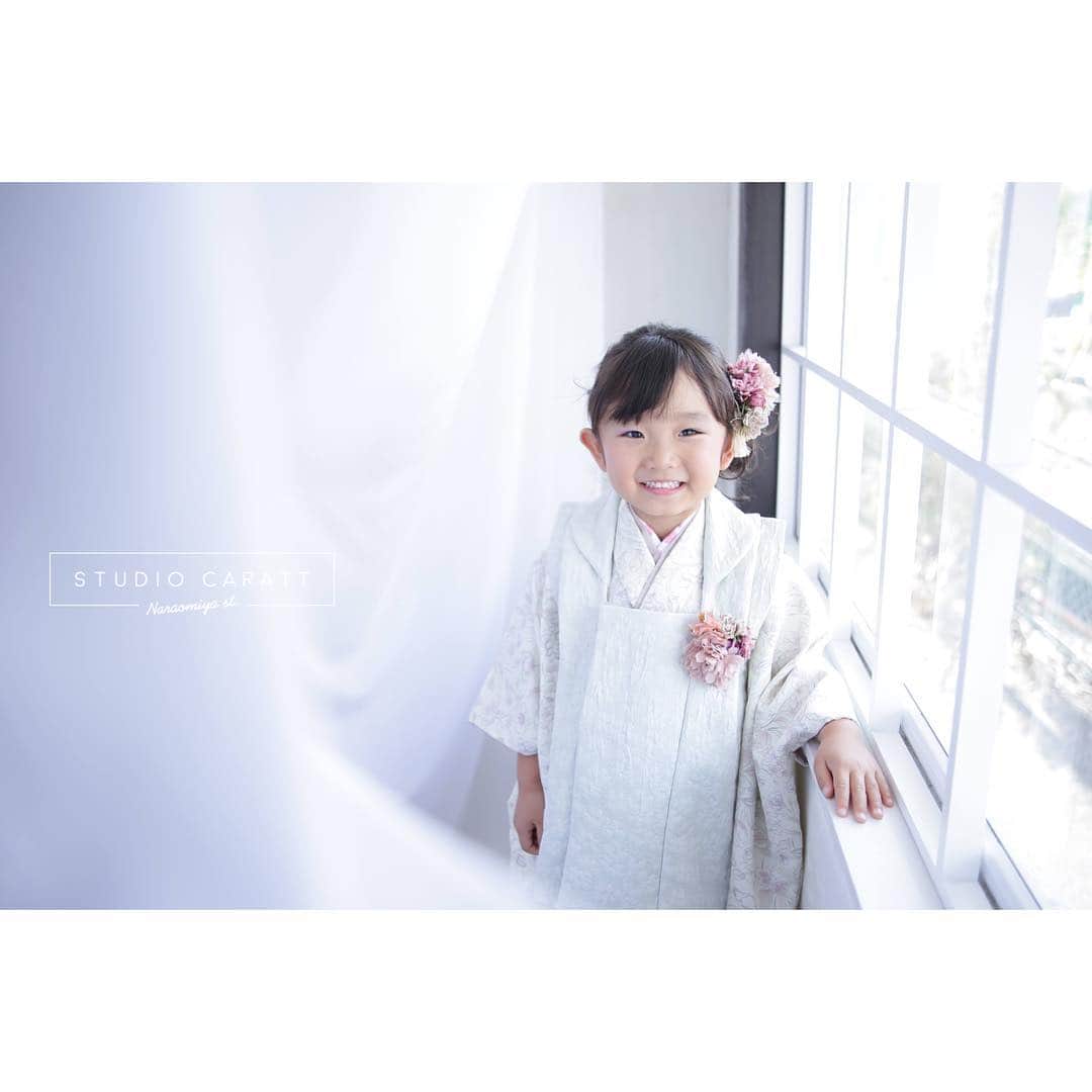 スタジオキャラット奈良大宮通り店のインスタグラム：「. ⇨ #kids_japan_ootd ☺︎♩*＊ . . 自然光でふんわりphoto🌿 . . . . .  #スタジオキャラット奈良大宮通り店 #奈良フォトスタジオ #カメラ#スタジオ#ベビーフォト#キッズフォト#キッズスタジオ#七五三#100日祝い#お宮参りフォト #マタニティ #成人式 #753#photostudio#camera#photographer #l4l#キッズコーデ#スタジオキャラット#フォトスタジオ#写真館#奈良#奈良フォトスタジオ #写真好きな人と繋がりたい#ファインダー越しの私の世界#キッズファッション#カジュアルフォト#おしゃれフォト#自然光撮影」
